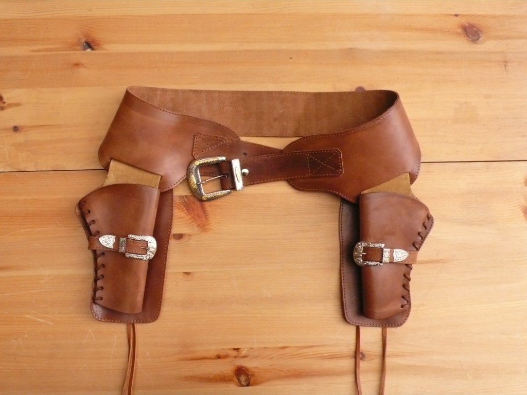 Cinturone in  Cuoio per Colt.Disponibile a Una o Due Fondine              