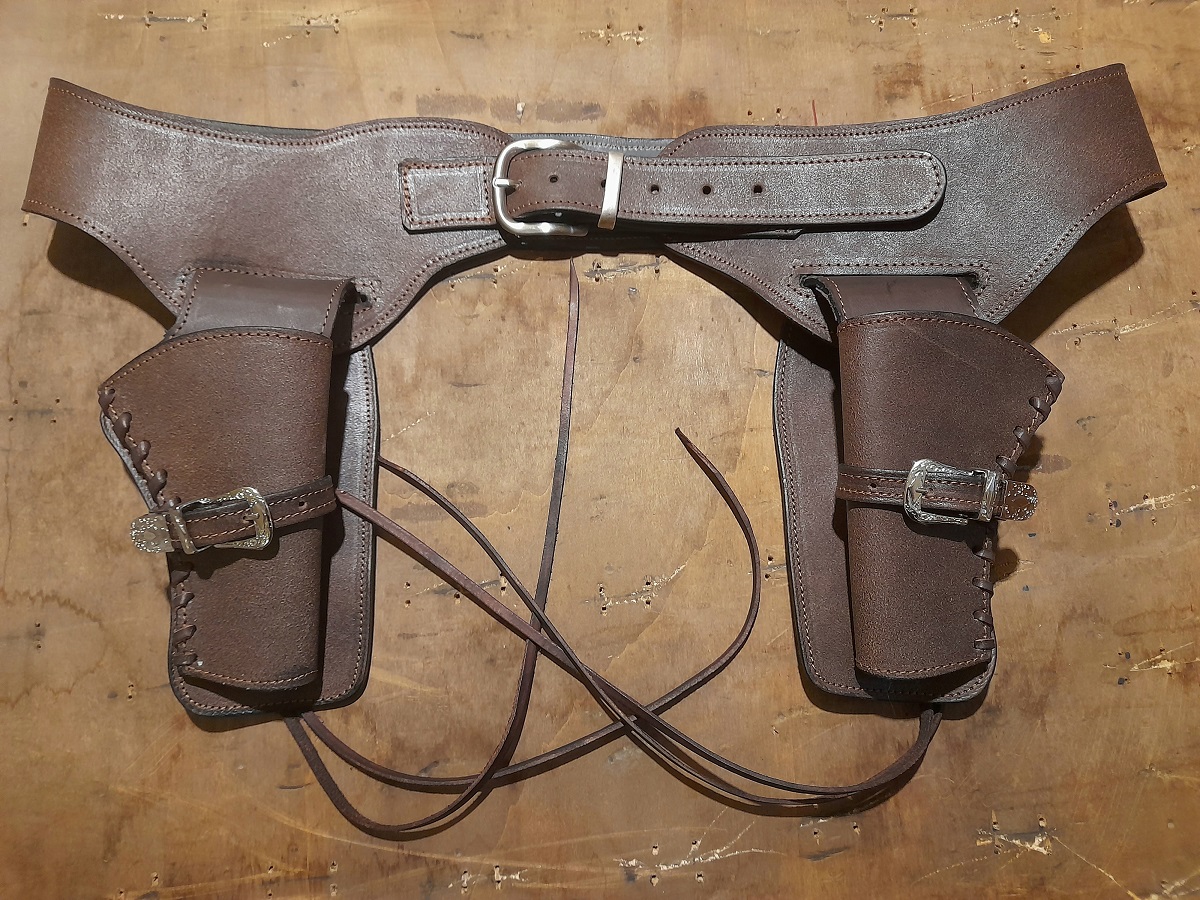 Cinturone in  Cuoio per Colt.Disponibile a Una o Due Fondine              